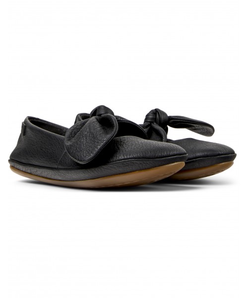 Camper - Right Nina K800434-022 Black Leather Camper - Right Nina K800434-022 Black Leather