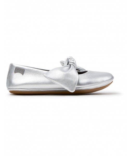 Camper - Right Nina K800702-002 Grey Leather Camper - Right Nina K800702-002 Grey Leather